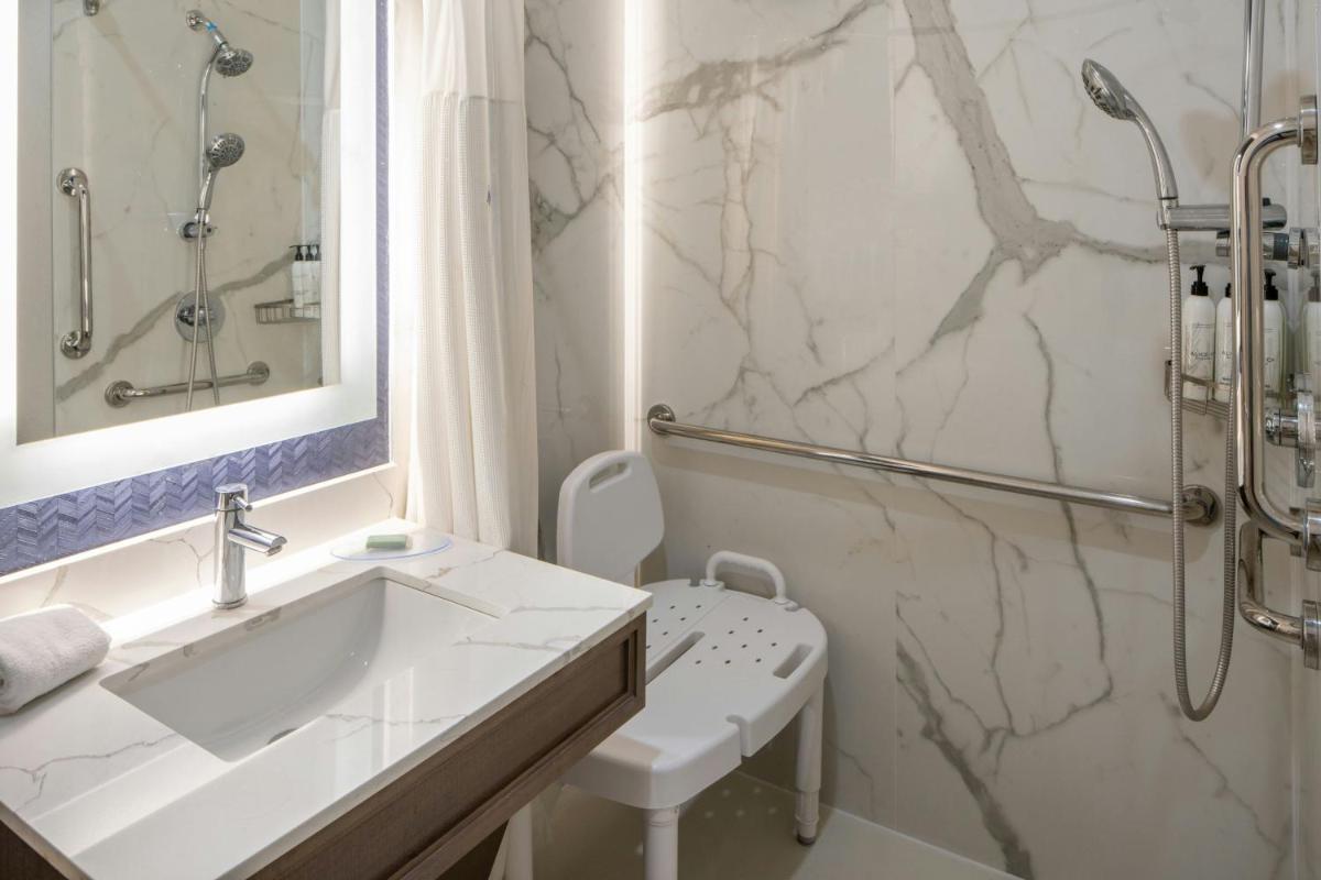 Fairfield Inn & Suites by Marriott Lafayette South - image 7