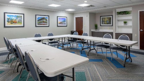 Hampton Inn and Suites Lafayette - image 7