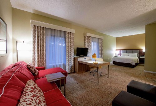 Hampton Inn and Suites Lafayette - image 10