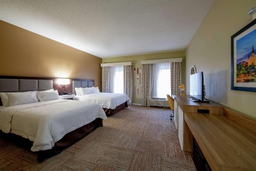 Hampton Inn and Suites Lafayette - image 17