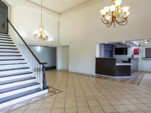 OYO Hotel Lafayette LA I-10 & University - image 10