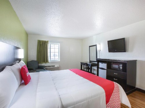 OYO Hotel Lafayette LA I-10 & University - image 6