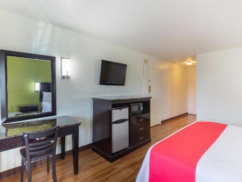 OYO Hotel Lafayette LA I-10 & University - image 7