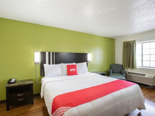 OYO Hotel Lafayette LA I-10 & University - image 8