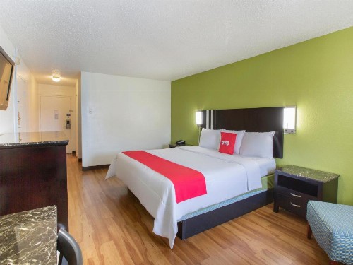 OYO Hotel Lafayette LA I-10 & University - image 9