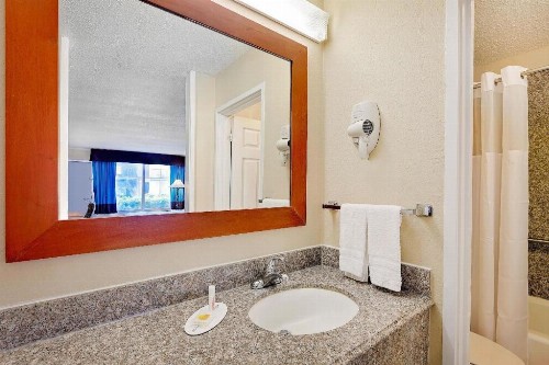 Days Inn by Wyndham Lafayette Near Lafayette Airport - image 11
