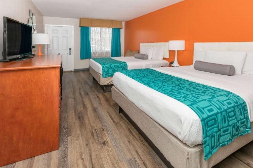Howard Johnson by Wyndham Lafayette - image 12