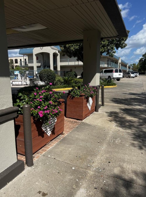 Discovery Inn Lafayette - image 11