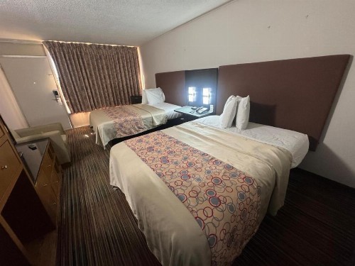 Discovery Inn Lafayette - image 14