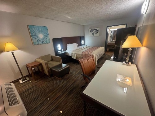 Discovery Inn Lafayette - image 15