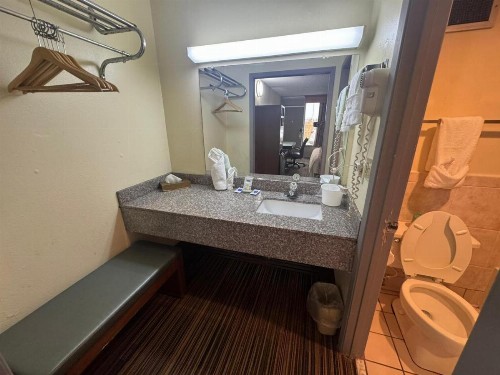 Discovery Inn Lafayette - image 18