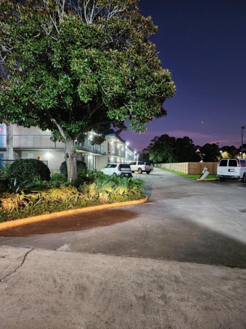 Discovery Inn Lafayette - image 19