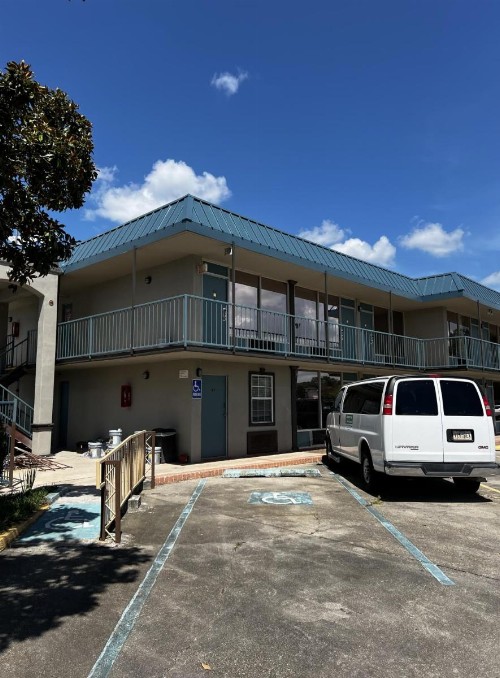 Discovery Inn Lafayette - image 20