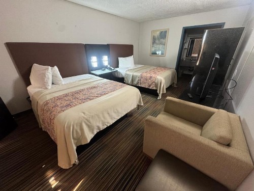 Discovery Inn Lafayette - image 6