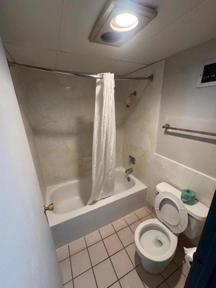 Discovery Inn Lafayette - image 7