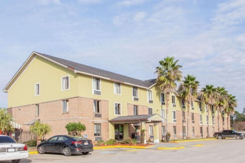 Super 8 by Wyndham Lafayette LA - image 1