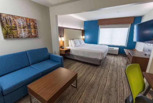 Wingate by Wyndham Lafayette Airport - image 9