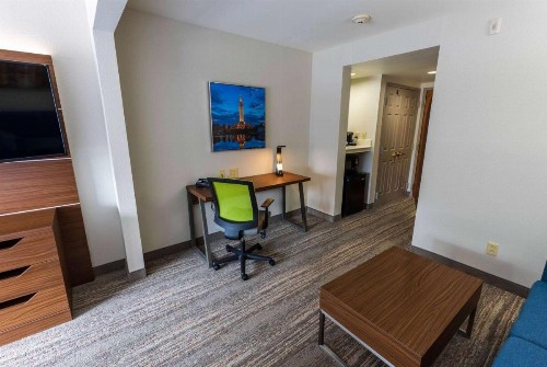 Wingate by Wyndham Lafayette Airport - image 10