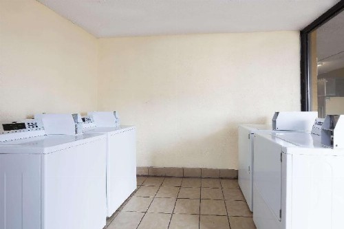 Days Inn by Wyndham Lafayette/University - image 1