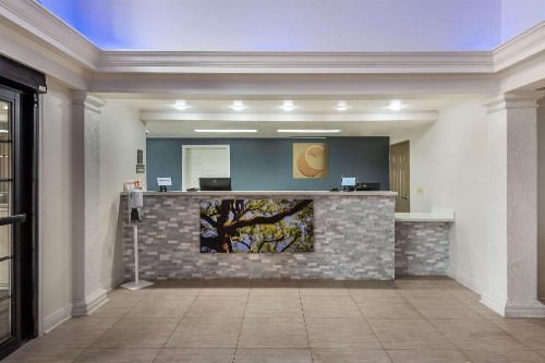 Baymont by Wyndham Lafayette Airport - image 15