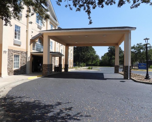 Baymont by Wyndham Lafayette Airport - image 16
