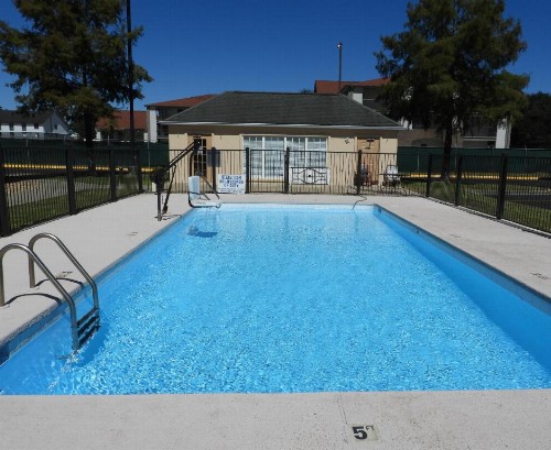 Baymont by Wyndham Lafayette Airport - image 19