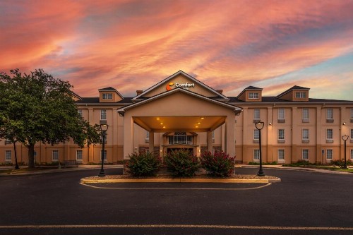 Baymont by Wyndham Lafayette Airport - image 2