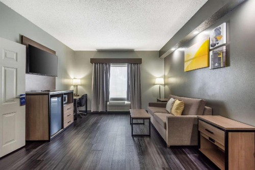 Baymont by Wyndham Lafayette Airport - image 27