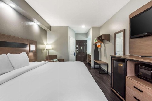 Baymont by Wyndham Lafayette Airport - image 33