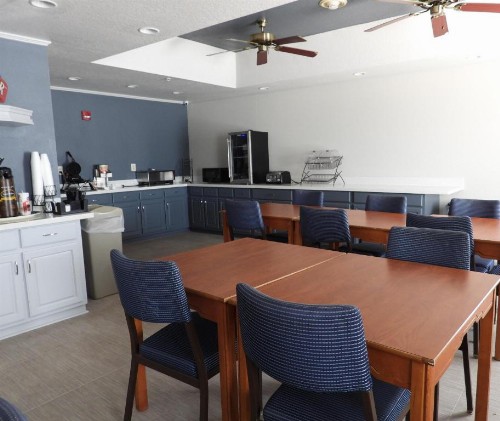 Baymont by Wyndham Lafayette Airport - image 6