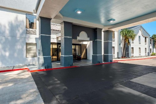 Quality Inn & Suites Lafayette - image 17