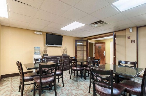 Quality Inn & Suites Lafayette - image 19