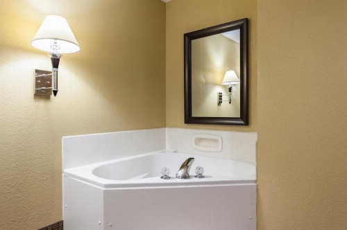 Quality Inn & Suites Lafayette - image 29