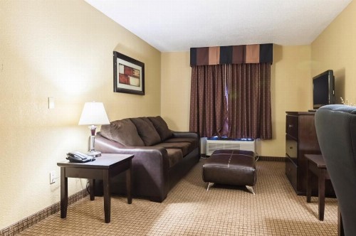 Quality Inn & Suites Lafayette - image 38