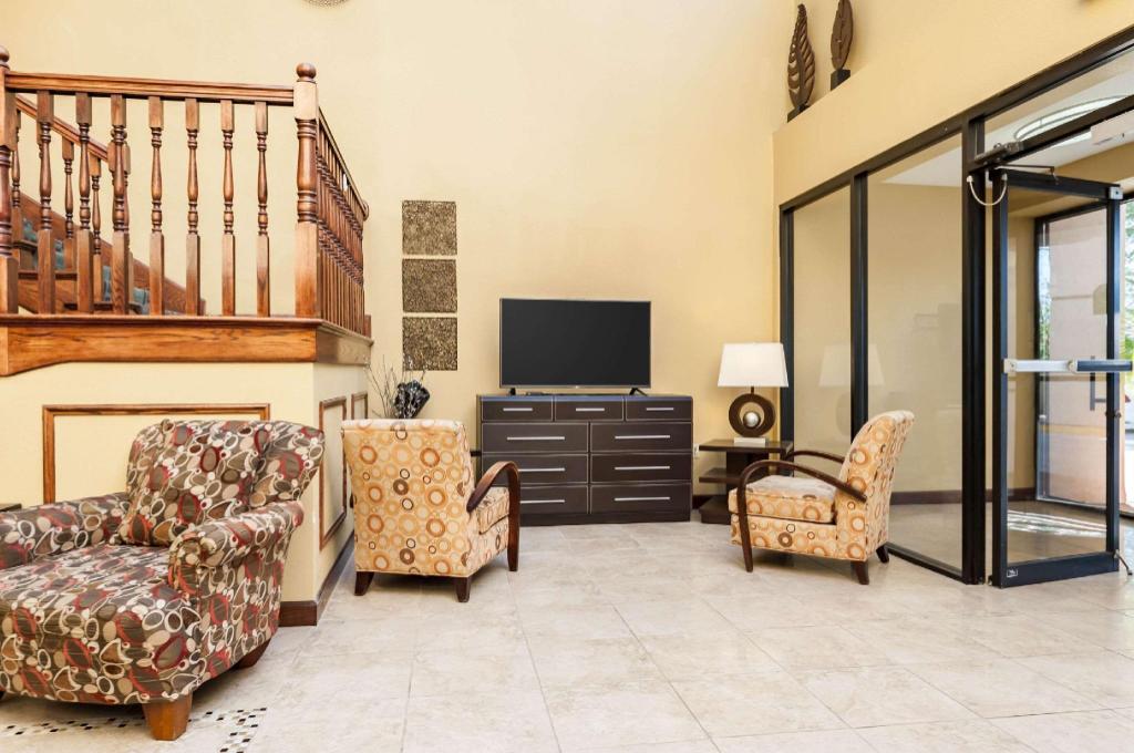 Quality Inn & Suites Lafayette - image 5