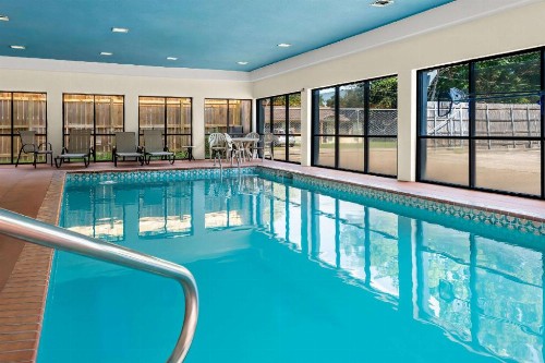 Quality Inn & Suites Lafayette - image 7