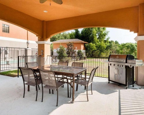 Comfort Suites Oil Center - image 18