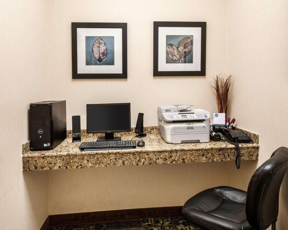 Comfort Suites Oil Center - image 2