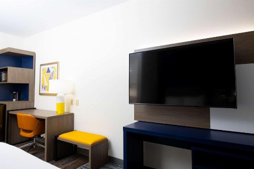 Comfort Suites Oil Center - image 21