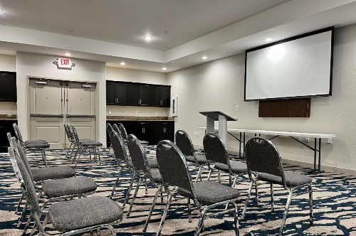 Comfort Suites Oil Center - image 24