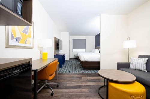 Comfort Suites Oil Center - image 28