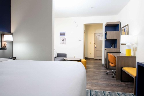 Comfort Suites Oil Center - image 29