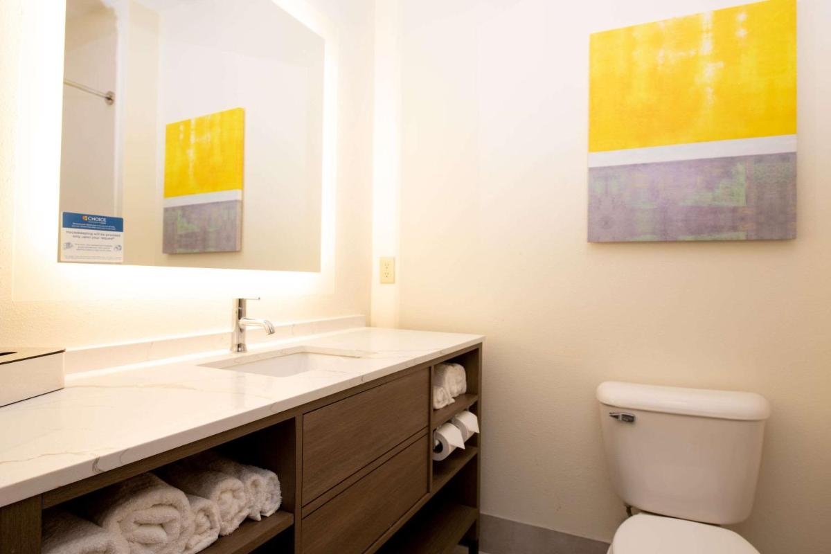 Comfort Suites Oil Center - image 5