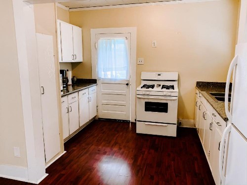 Blue Moon Guest House - image 20