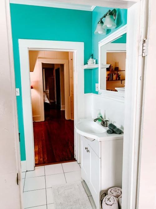 Blue Moon Guest House - image 29