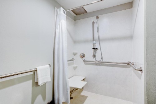 Holiday Inn Lafayette North an IHG Hotel - image 13
