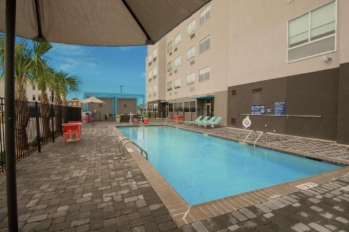 Tru by Hilton Lafayette River Ranch - image 4