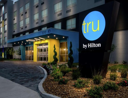 Tru by Hilton Lafayette River Ranch - image 43