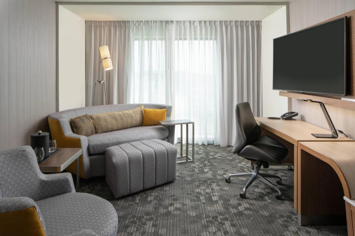 Courtyard by Marriott Lafayette South - image 4