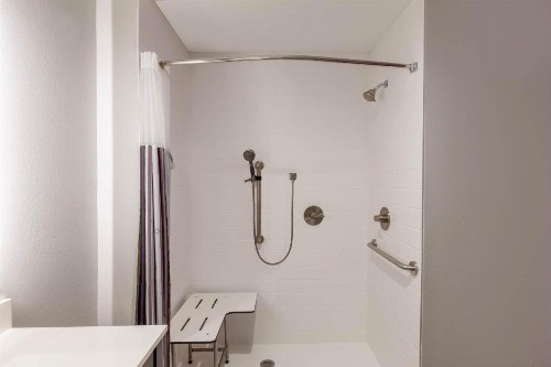 La Quinta Inn & Suites by Wyndham Lafayette Oil Center - image 15